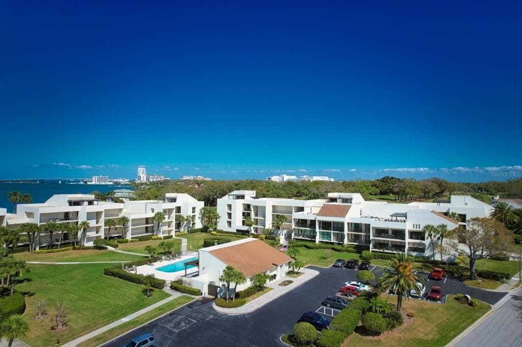 50 COE ROAD UNIT 325 BELLEAIR, FL 33756
