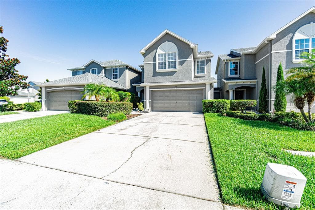 1031 PASEO DEL RIO NE ST PETERSBURG, FL 33702