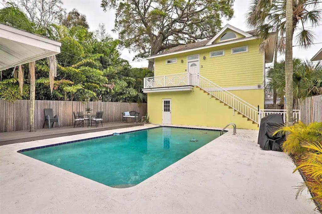 320 12TH AVENUE NE ST PETERSBURG, FL 33701