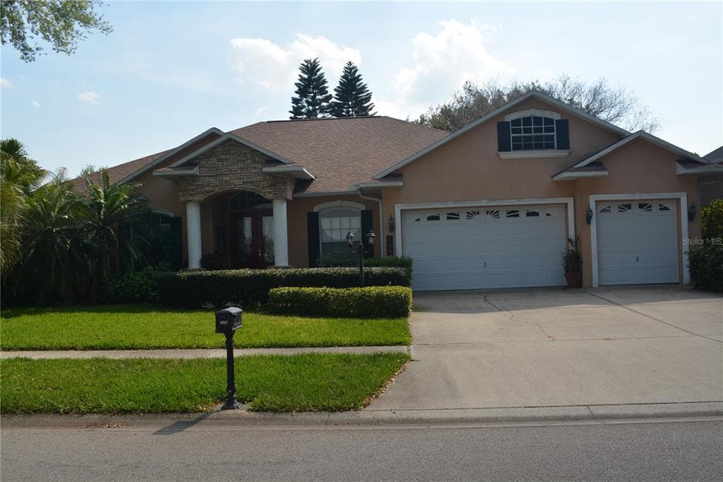 704 CITRUS WOOD LANE VALRICO, FL 33594