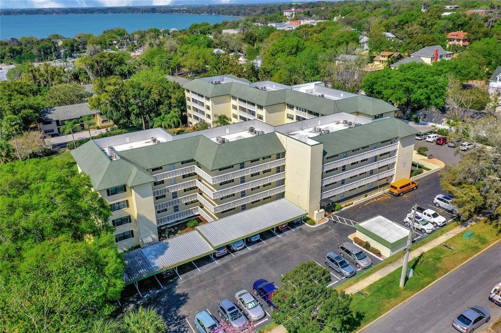 101 N GRANDVIEW STREET UNIT 308 MOUNT DORA, FL 32757