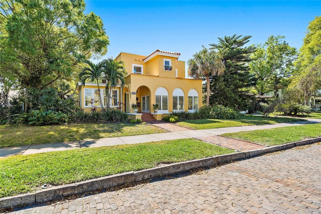 1320 28TH AVENUE N ST PETERSBURG, FL 33704