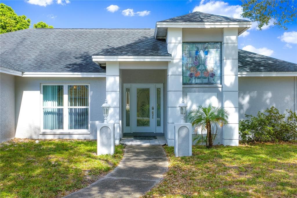 8643 CENTRE COURT LARGO, FL 33777
