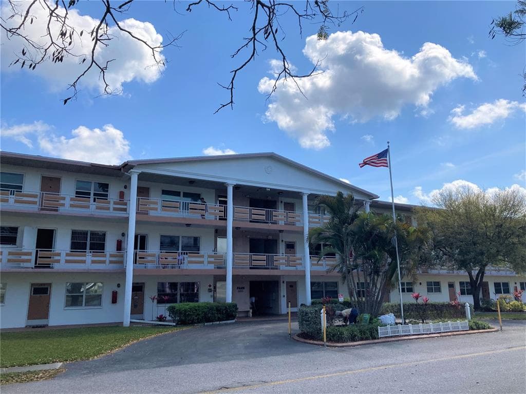 6015 19TH STREET N UNIT 105 ST PETERSBURG, FL 33714