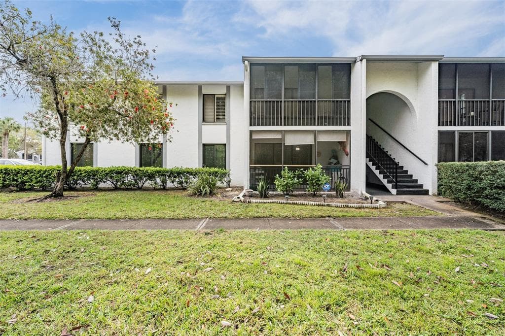1290 PINE RIDGE CIRCLE E UNIT G1 TARPON SPRINGS, FL 34688