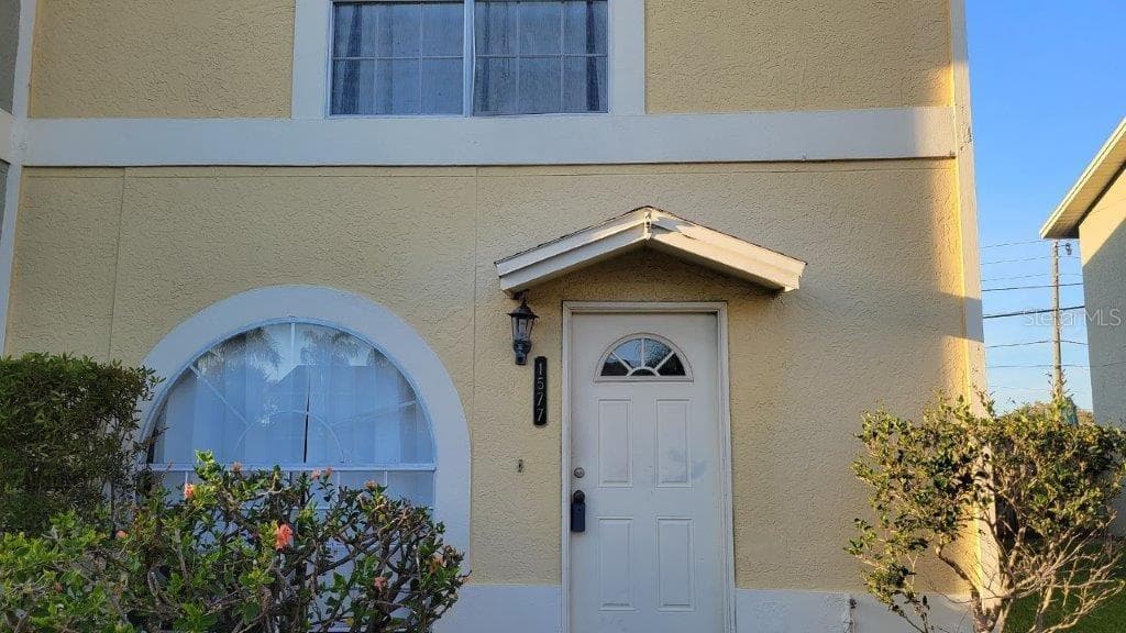 1577 CHATEAUX DE VILLE COURT CLEARWATER, FL 33764