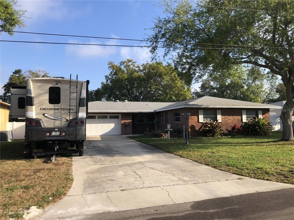 10839 SEMINOLE DR.