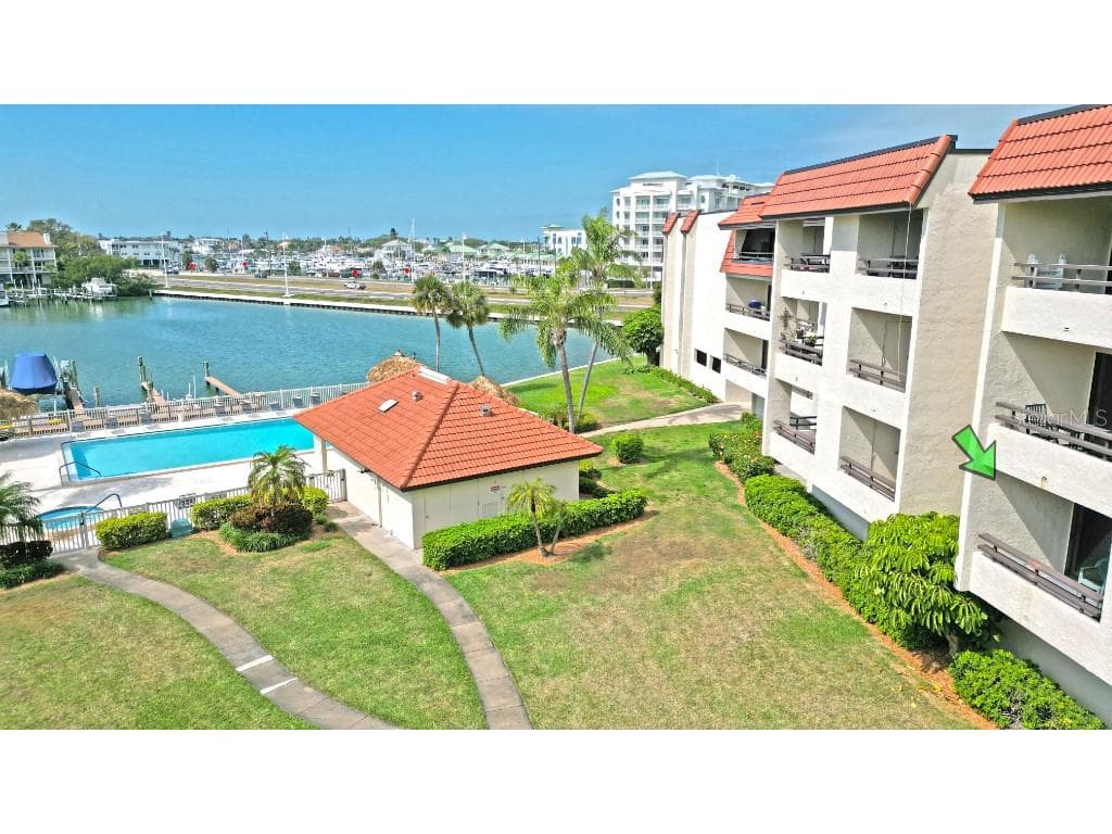 106 1ST STREET E UNIT 104 TIERRA VERDE, FL 33715