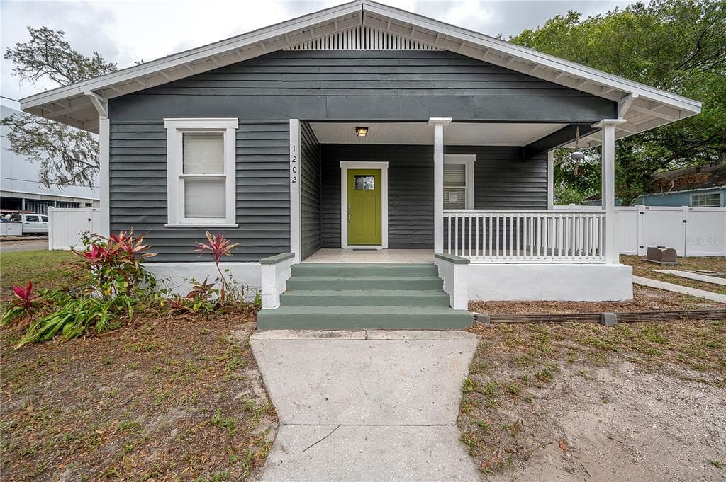 1202 E GIDDENS AVENUE TAMPA, FL 33603