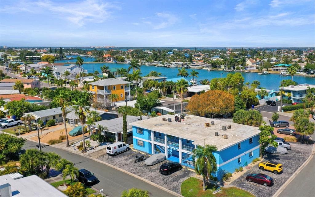 11025 2ND STREET E UNIT 6 TREASURE ISLAND, FL 33706