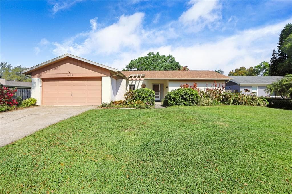 2823 OAK TREE LANE PALM HARBOR, FL 34684