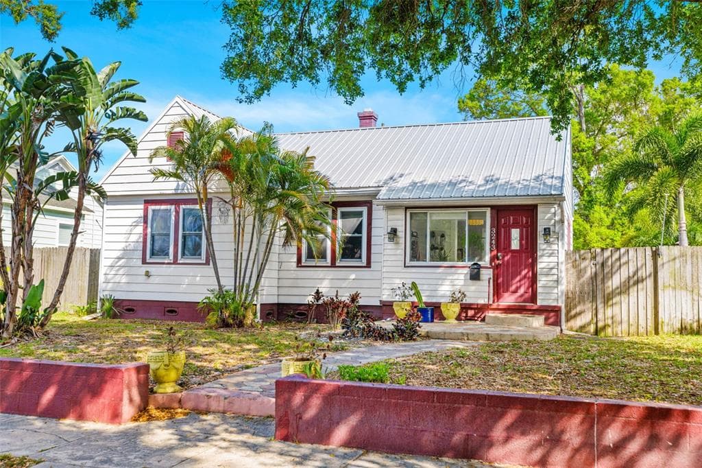 3243 6TH AVENUE N ST PETERSBURG, FL 33713