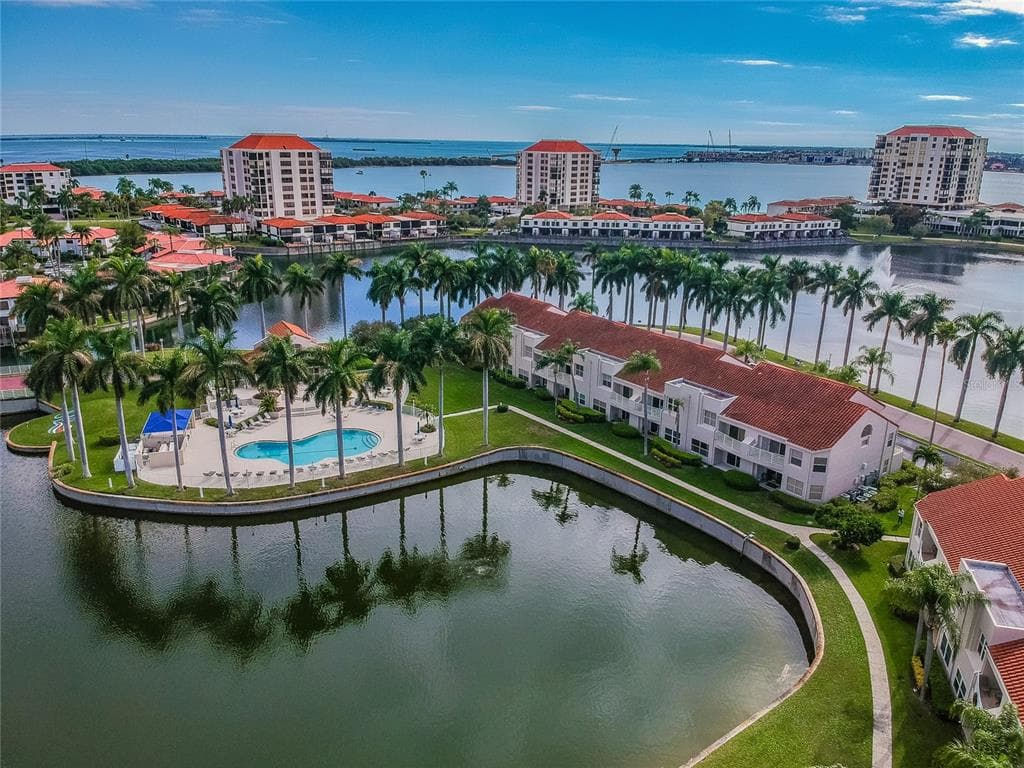 5900 BAHIA DEL MAR CIRCLE UNIT 137 ST PETERSBURG, FL 33715