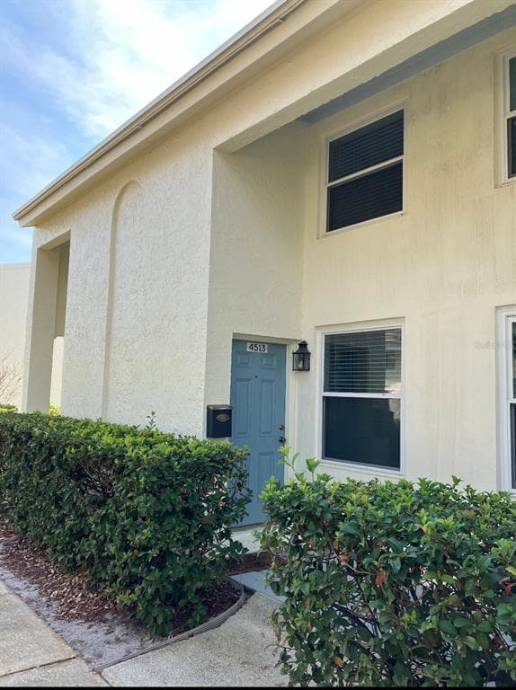 4513 LA CARMEN COURT TAMPA, FL 33611