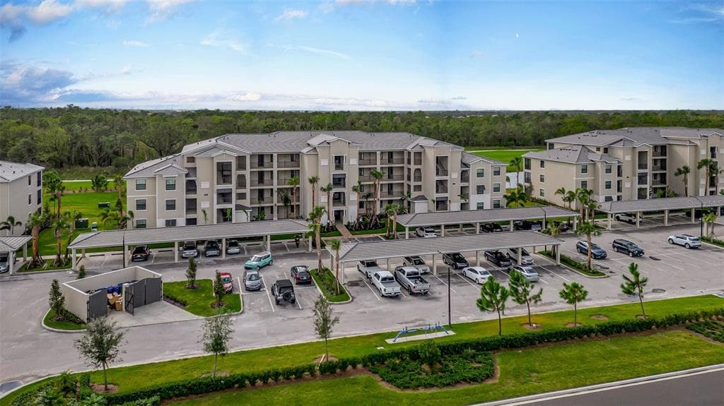 18028 GAWTHROP DRIVE UNIT 105 LAKEWOOD RANCH, FL 34211