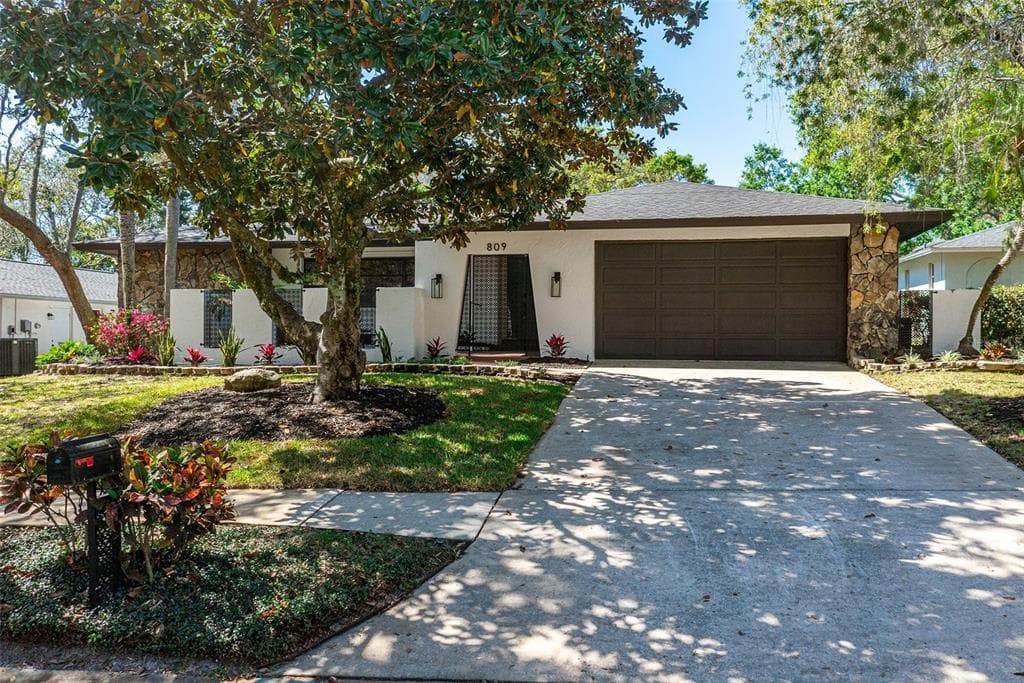 809 HIGHVIEW DRIVE PALM HARBOR, FL 34683