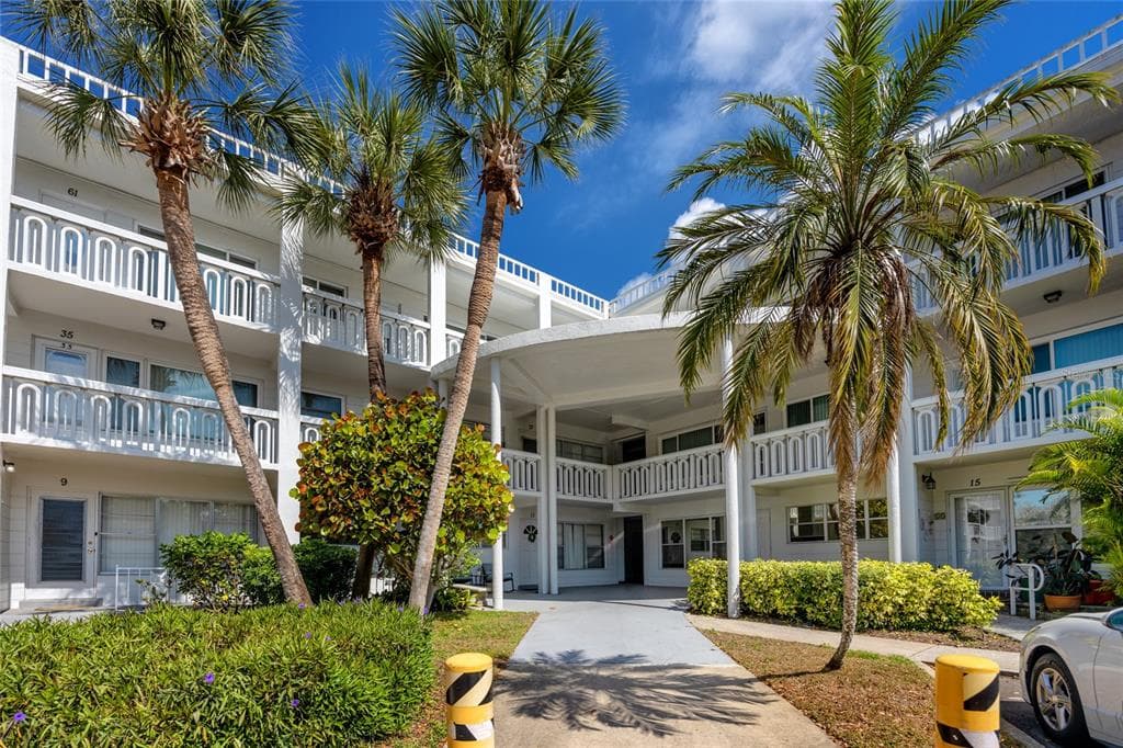 2021 AUSTRALIA WAY W UNIT 71 CLEARWATER, FL 33755