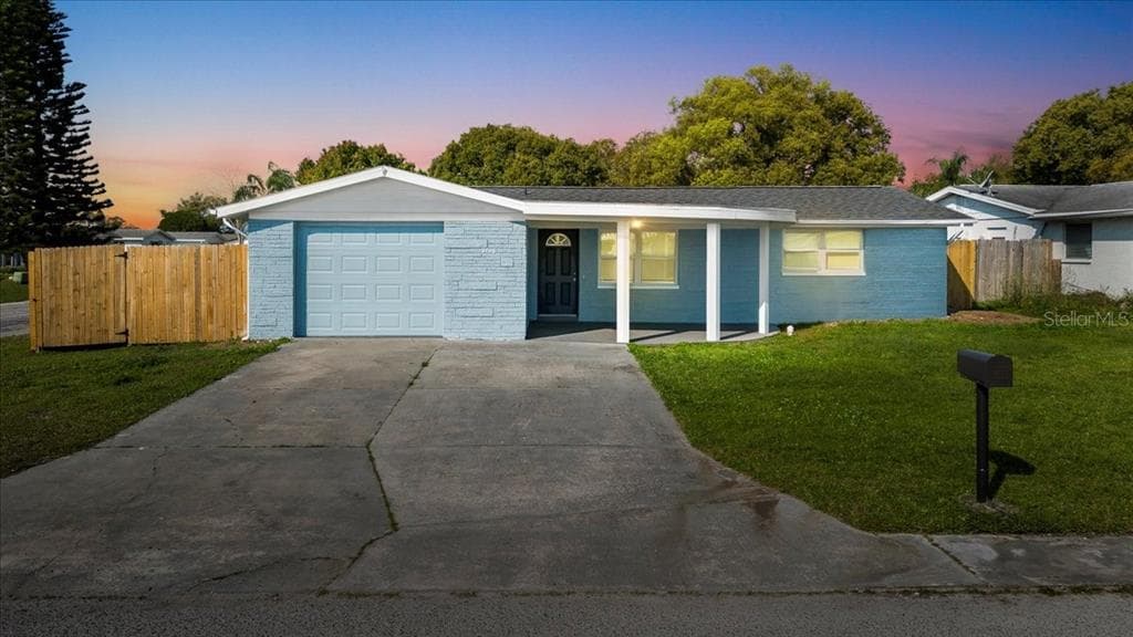 2705 GARDNER PLACE HOLIDAY, FL 34691