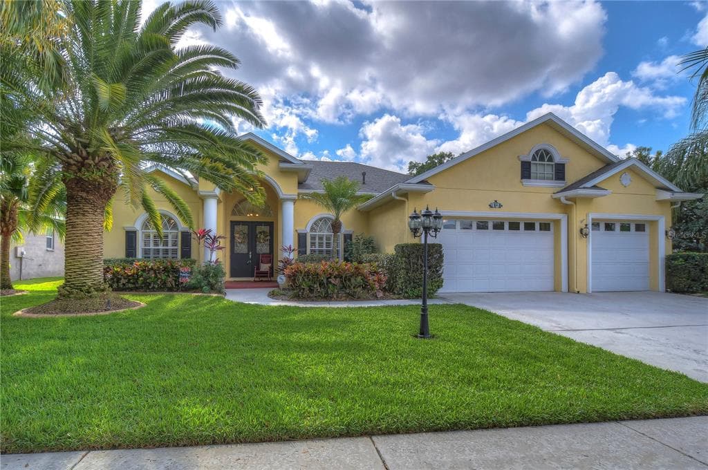 1118 CARRIAGE PARK DRIVE VALRICO, FL 33594
