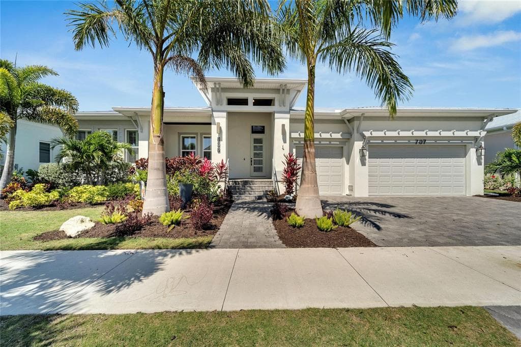 707 PINCKNEY DRIVE APOLLO BEACH, FL 33572