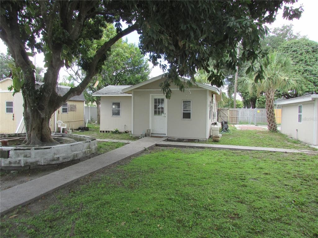 2065 28TH AVENUE N ST PETERSBURG, FL 33713