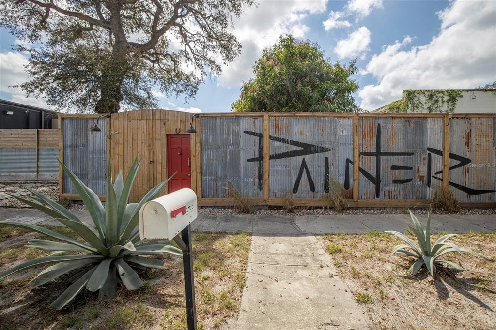 2520 EMERSON AVENUE S ST PETERSBURG, FL 33712