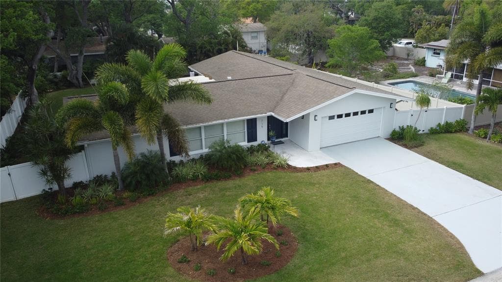 719 OAKRIDGE LANE BELLEAIR BLUFFS, FL 33770