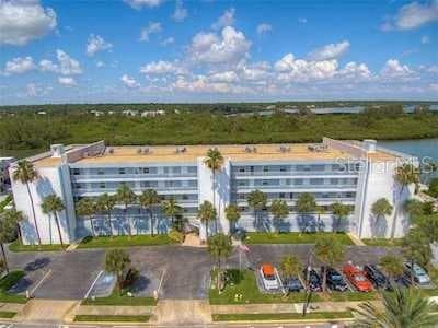 18325 GULF BOULEVARD UNIT 304 REDINGTON SHORES, FL 33708