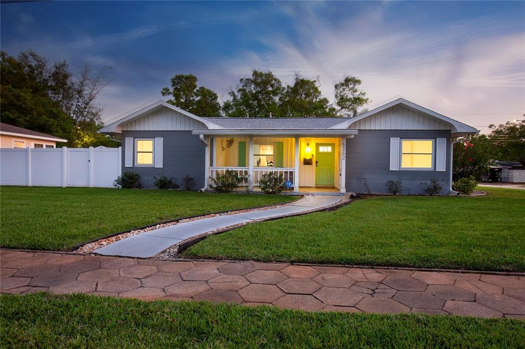 5262 DARTMOUTH AVENUE N ST PETERSBURG, FL 33710