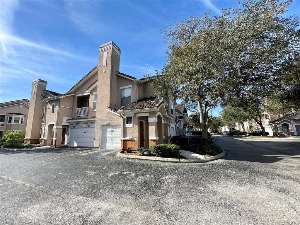 18113 VILLA CREEK DRIVE UNIT 18113 TAMPA, FL 33647