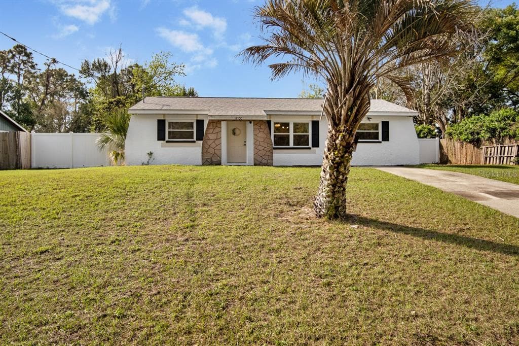 12100 LAMONT DRIVE SPRING HILL, FL 34608