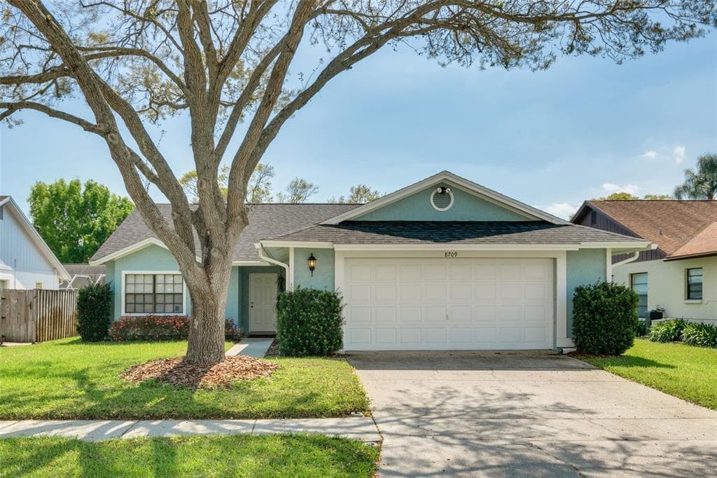8709 HAMPDEN DRIVE TAMPA, FL 33626