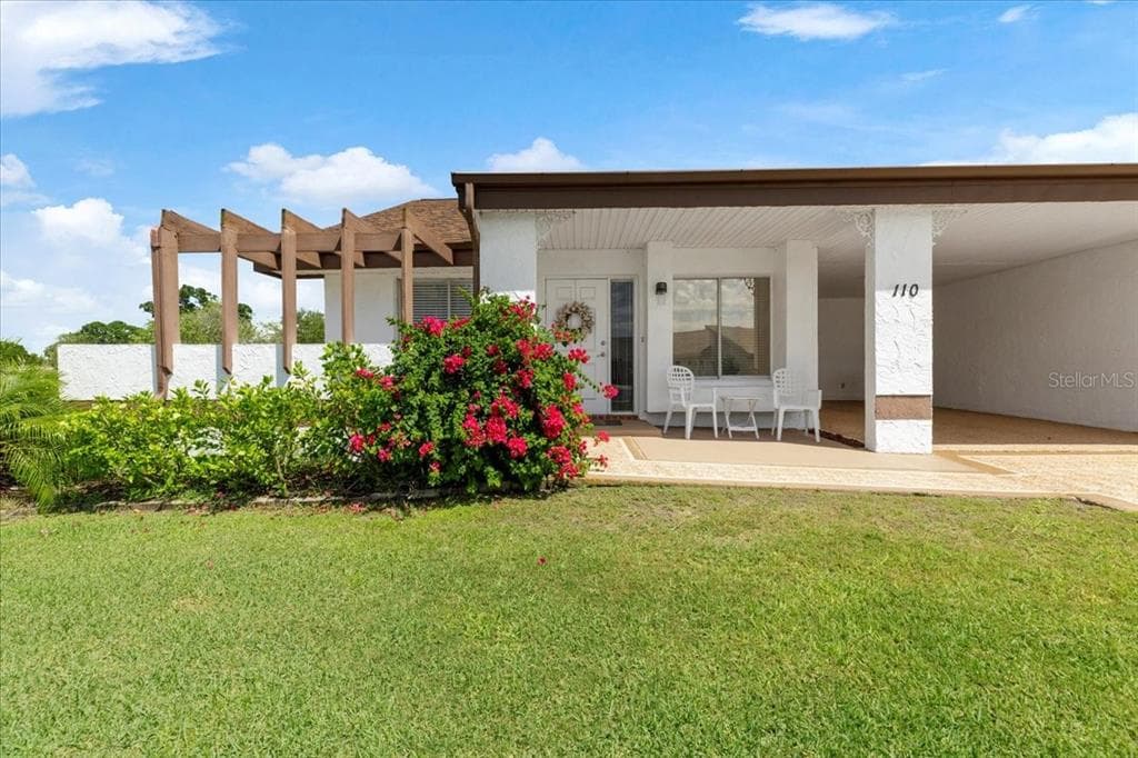 110 CARSWELL CIRCLE UNIT 13 SUN CITY CENTER, FL 33573