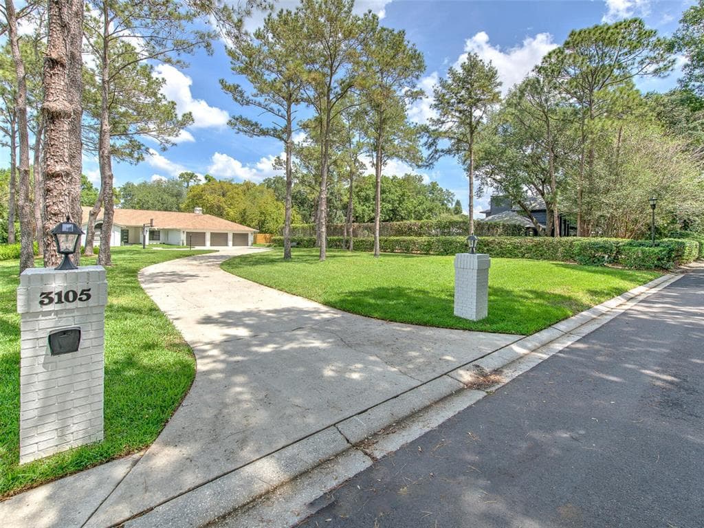 3105 MOSSVALE LANE TAMPA, FL 33618