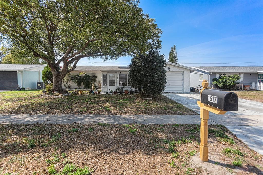 1517 COCKLESHELL DRIVE HOLIDAY, FL 34690