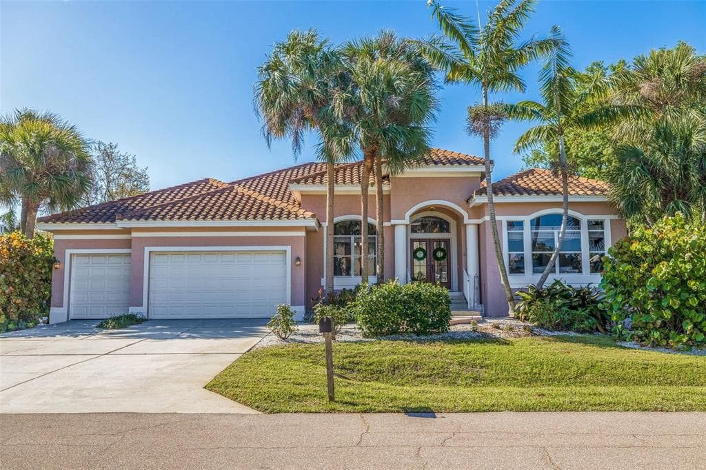 824 COLUMBUS DRIVE