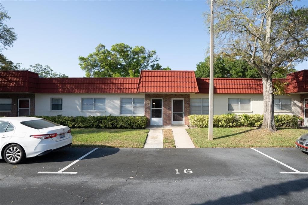 5845 37TH AVENUE N UNIT 16 ST PETERSBURG, FL 33710
