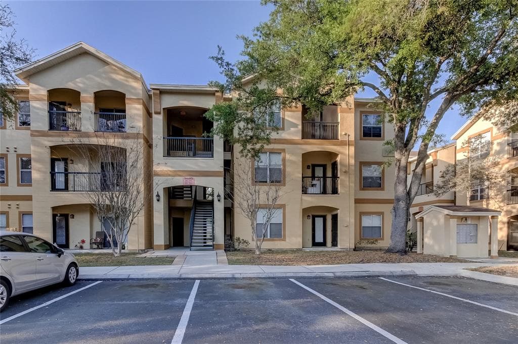 5602 PINNACLE HEIGHTS CIRCLE UNIT 303 TAMPA, FL 33624