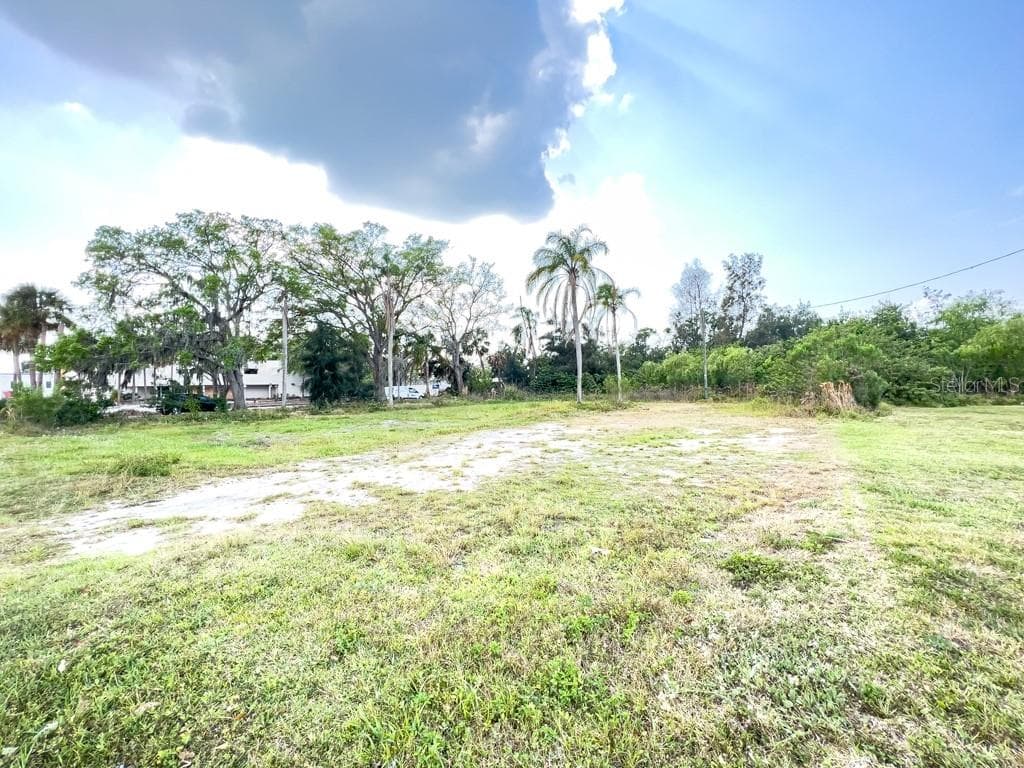 602 N US HIGHWAY 41 RUSKIN, FL 33570