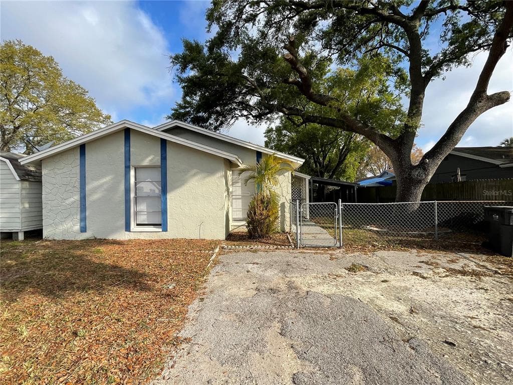 10215 CUTTEN GREEN COURT TAMPA, FL 33615