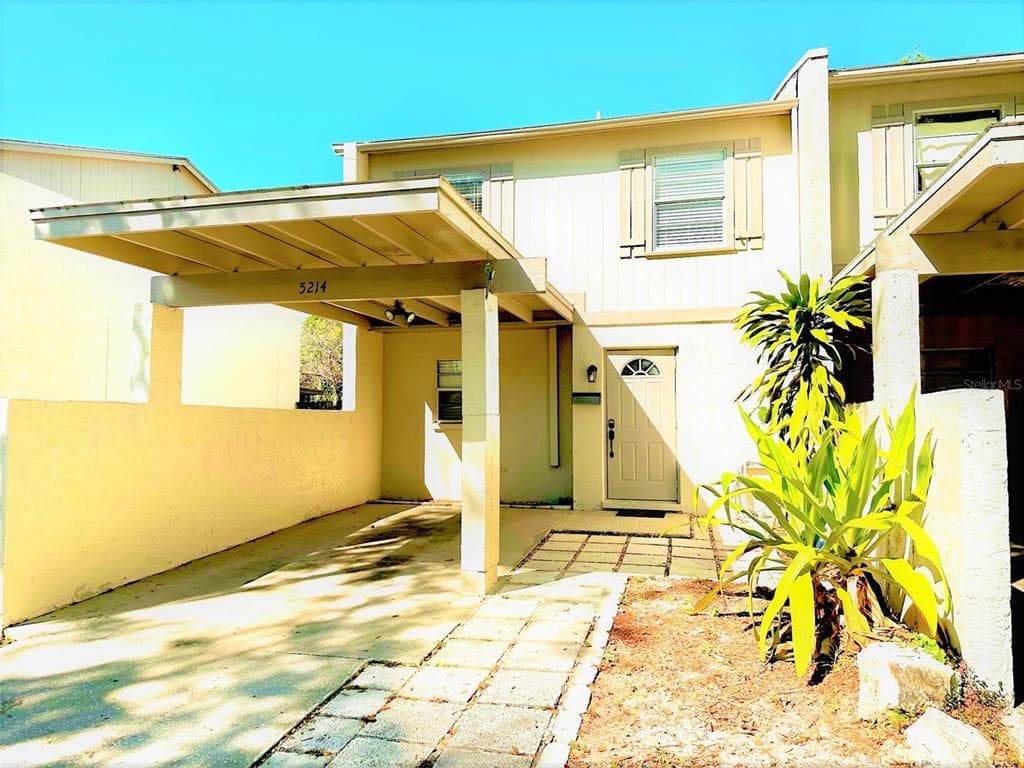 5214 TENNIS COURT CIRCLE UNIT 36 TAMPA, FL 33617