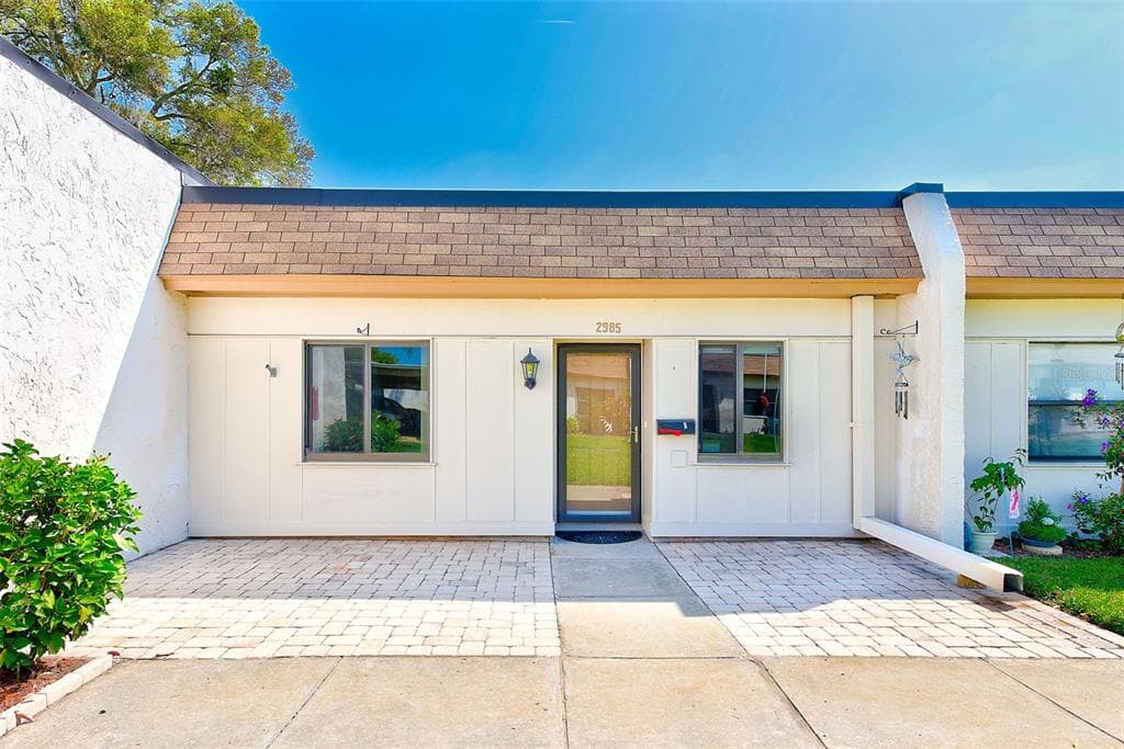 2985 FLINT DRIVE N CLEARWATER, FL 33759