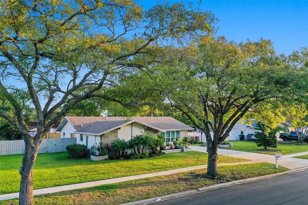 2680 CLUBHOUSE DRIVE S CLEARWATER, FL 33761