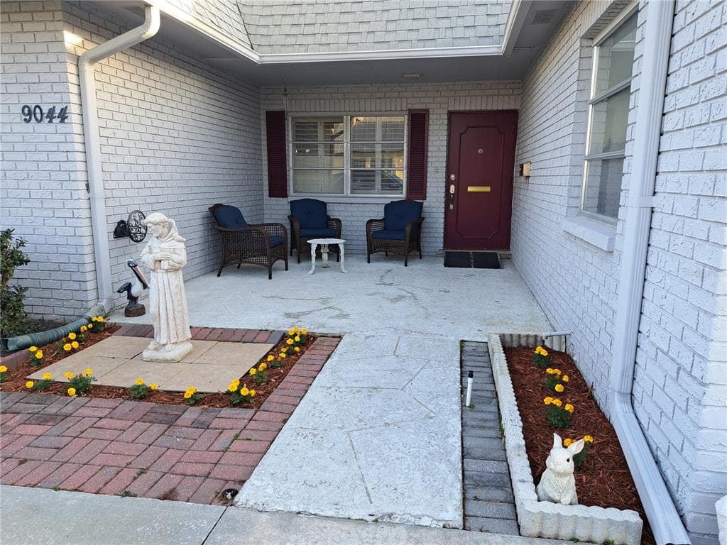 9044 GOLDEN HORSESHOE DRIVE SEMINOLE, FL 33777