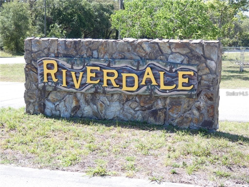 RIDERWOOD DRIVE DADE CITY, FL 33523