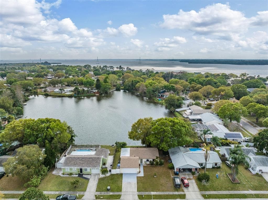 604 BAY LAKE TRAIL OLDSMAR, FL 34677