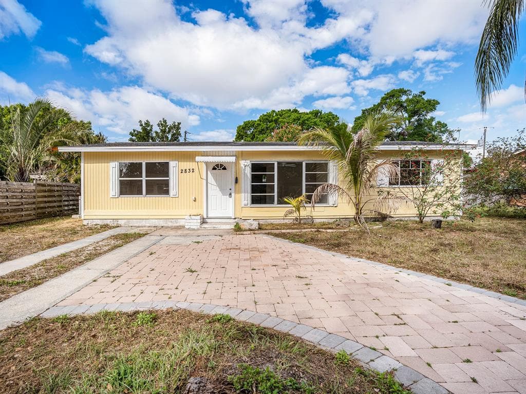 2832 19TH STREET W BRADENTON, FL 34205