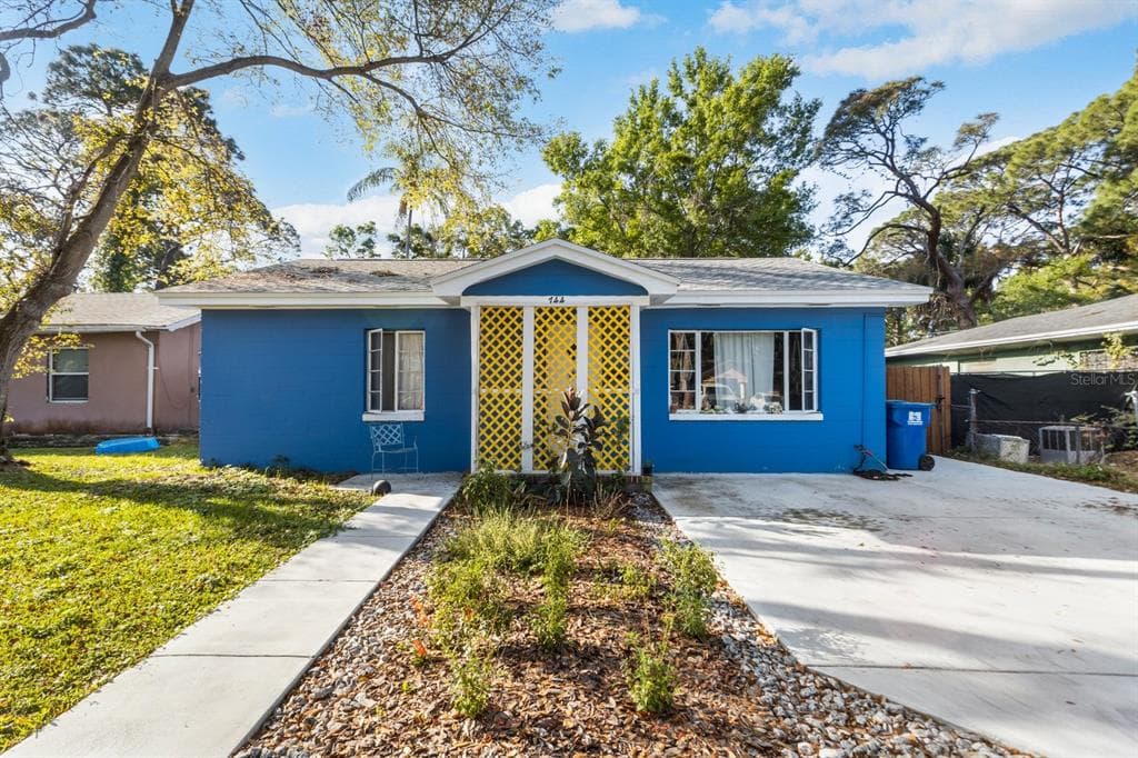 744 28TH AVENUE S ST PETERSBURG, FL 33705
