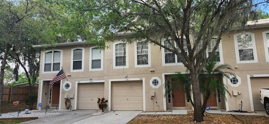 9804 ASHBURN LAKE DRIVE TAMPA, FL 33610