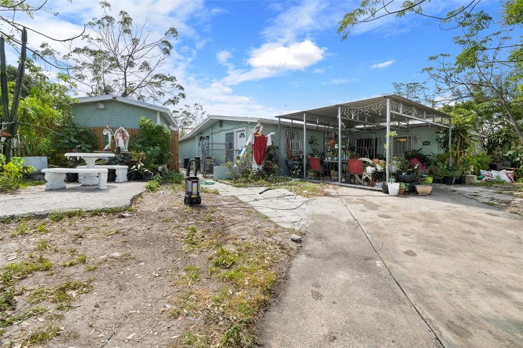 4546 W BURKE STREET TAMPA, FL 33614